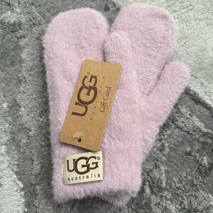 UGG Soft Pink Mittens